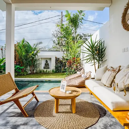 Villa Karina - Sumptuous 1Br Private Luxury Villa Walking Distance To Nyanyi Beach
